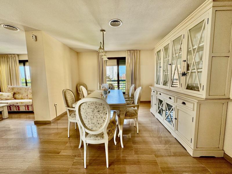 Foto c4c13398-aeb6-4b6d-9ca2-a8eef77b5e56. Ático impresionante ático en la mejor zona en Playa Poniente Benidorm