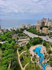 Apartament a Playa Poniente. Gran apartamento con impresionantes vistas al mar