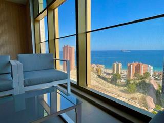 Apartament a Playa Poniente. Apartamento en edificio singular en la costa mediterránea.