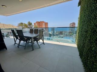 Apartament a Playa Poniente. Espectacular apartamento con vistas al mar en la playa poniente