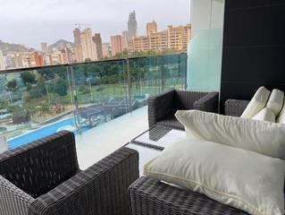 Alquiler Apartamento en Playa Poniente. Magnifico apartamento con vistas al mar