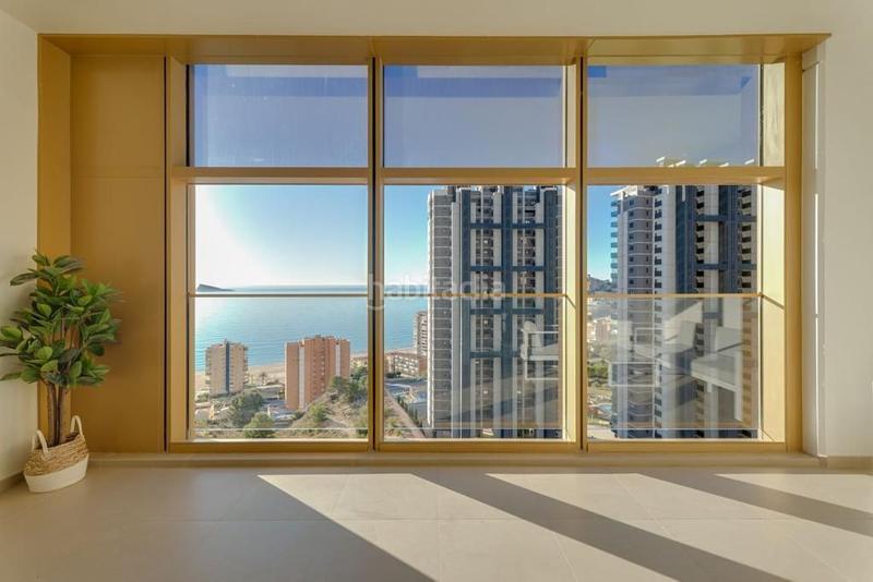 Foto 4da718fb-a2da-4527-9175-8ba69fa6b9c0. Apartamento  en edificio singular en la costa mediterránea. en Benidorm