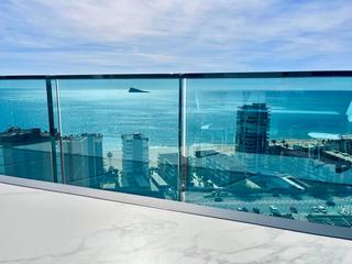 Apartment in Playa Poniente. Expectacular apartamento con increíbles vistas al mar junto a la