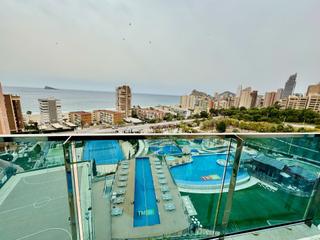Appartement à Playa Poniente. Espectacular apartamento con vistas al mar en la playa poniente