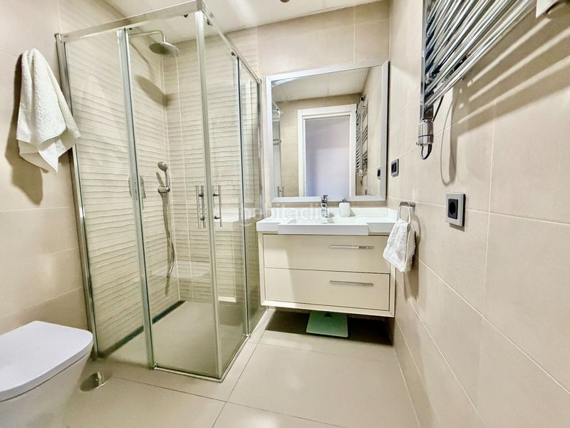 Foto 3f7c5384-b332-4f8d-a8e1-b2fef4ae46de. Apartament amb calefacció piscina a Playa Poniente Benidorm