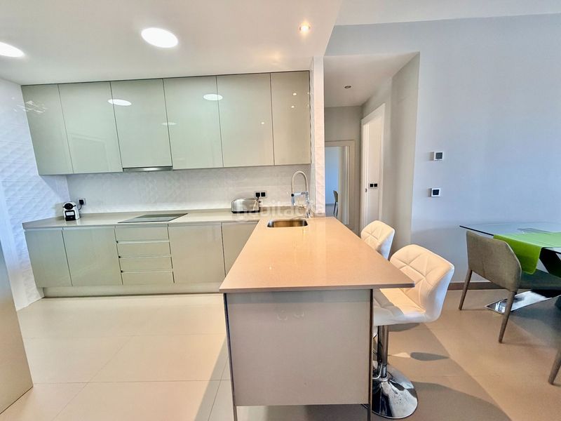 Foto feb02c18-0cd3-4c51-a9ae-a88e1f322a30. Apartament amb calefacció piscina a Playa Poniente Benidorm