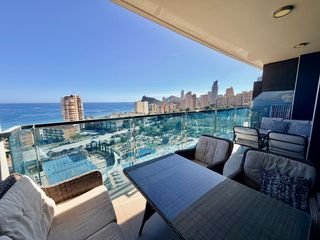 Apartment in Playa Poniente. Expectacular apartamento con increíbles vistas al mar junto a la