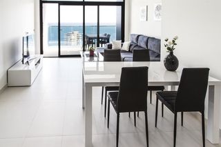 Apartment in Playa Poniente. Expectacular apartamento con increíbles vistas al mar junto a la