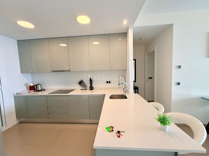 Foto 80e0ca62-d69a-4b3a-afeb-58621c83bbd4. Apartament amb calefacció piscina a Playa Poniente Benidorm