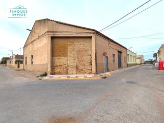 Nau industrial  Carrer salvador espriu. Venta de almacén en l'aldea