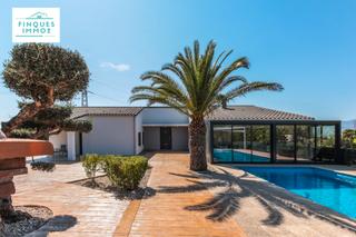 Chalet en Urbanitzacions. Chalet independiente en venta en tortosa