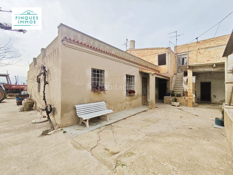 Foto 309e2a2a-2529-4df0-bdf2-8424c603a1ae. Masia amb aparcament a Aldea (L´)