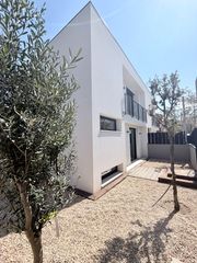 Lloguer Casa adossada a Alella. Alella – fantàstica casa en lloguer