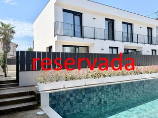 Rent Semi detached house in Alella. Alella – fantàstica casa en lloguer
