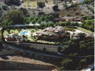 Masia  Jurique, parcela. Finca con vivienda lujo y establos para caballos