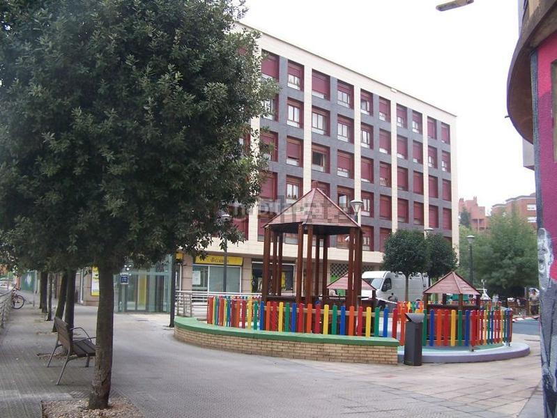 Foto 4f8bc70c-de10-4e80-a740-93207d5fede1. Affitto locale commerciale in amilburu musikarien plaza 1 in Iurreta