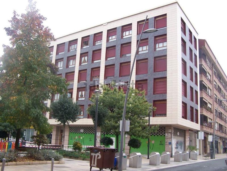 Foto 699b537c-5147-49f7-b0a8-9cbc4f2d0560. Affitto locale commerciale in amilburu musikarien plaza 1 in Iurreta