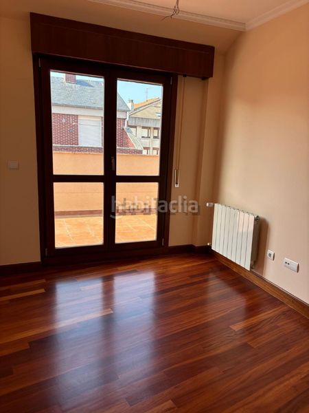 Foto 00c6687f-f2df-47e7-bd1c-f05f35c20445. Dúplex a calle ortiz otáñez 32 a Santoña