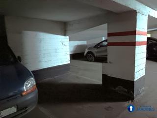 Aparcament cotxe a Solokoetxe. Parcela de garaje para coche pequeño o moto en solokoetxe