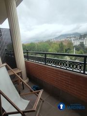 Miete Etagenwohnung in Abandoibarra - Guggenheim. Piso en la plaza de euskadi