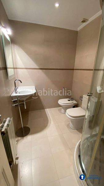 Foto ee628fb1-b2b2-4246-8229-595b84bcb57c. Piso  en abando en Zabalburu Bilbao