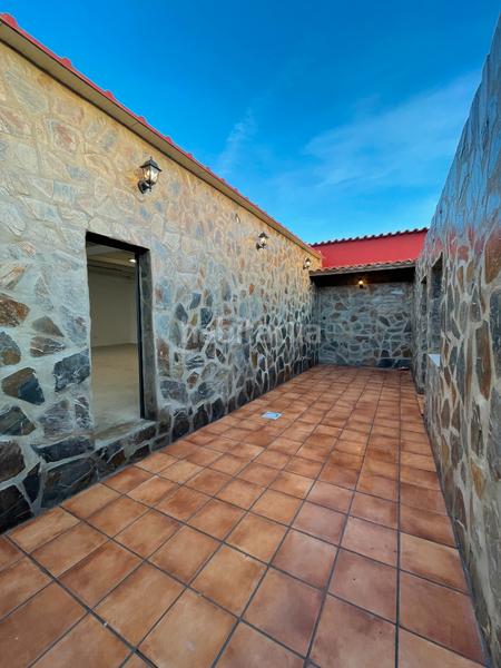 Foto f8acb9e4-ab2a-45d5-b59f-26a28594f078. Casa amb aparcament a pedanías de Badajoz Badajoz
