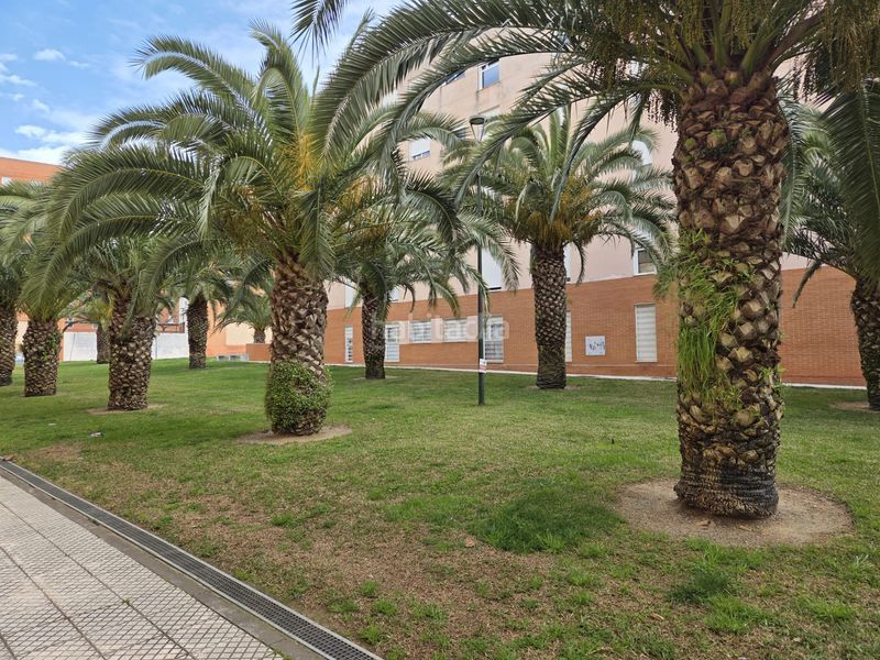 Foto 9d9639b8-513d-46d2-b3af-fd0f44aed316. Pis amb calefacció aparcament a Golf Guadiana Badajoz