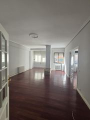 Miete Etagenwohnung in Calle díaz brito 10