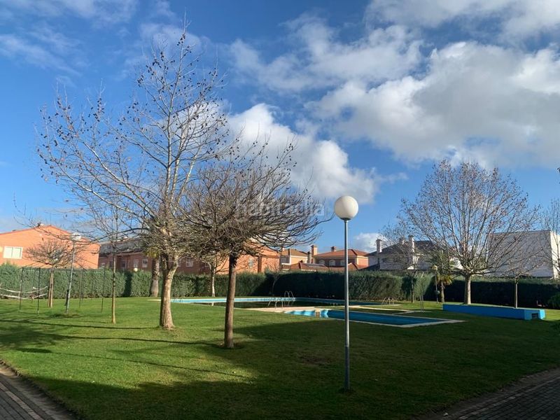 Foto 0eaa7dda-ecc8-40ca-8d9c-f984e4bb8700. Lloguer àtic amb calefacció aparcament piscina a Badajoz
