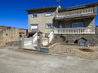 Xalet a C. la corona, 2-20 2-20. Chalet en parcela independiente en zona de sobrarbe.