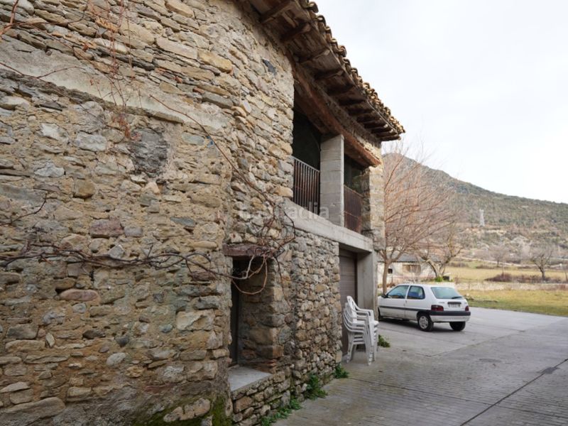 Foto a44212c5-9ddd-4c4d-ad57-8147b9cd0d51. Edifici a diseminados afueras navarri 1 a Foradada del Toscar