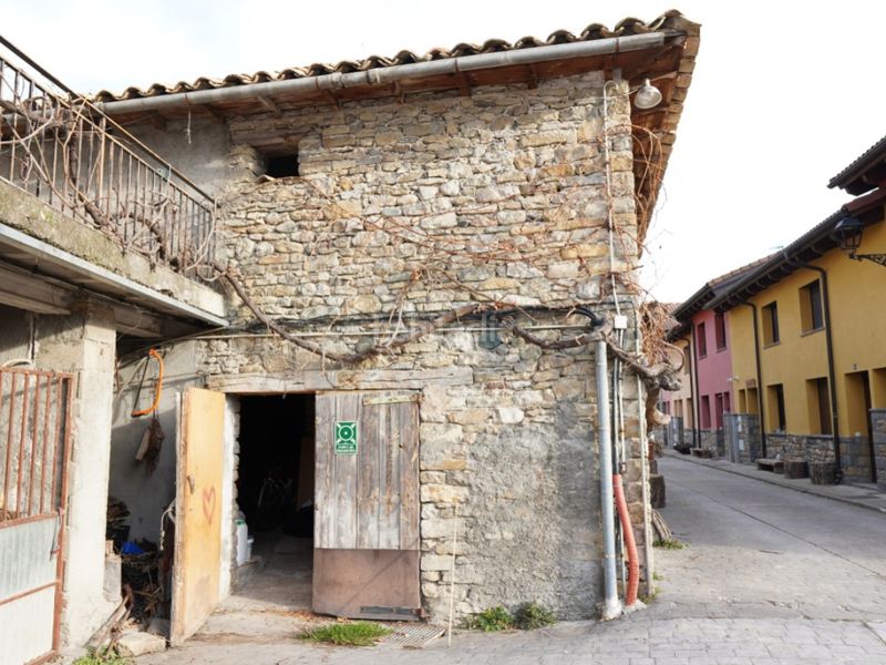 Foto e605748f-b636-4098-a766-efd0a14f86ba. Edifici a diseminados afueras navarri 1 a Foradada del Toscar