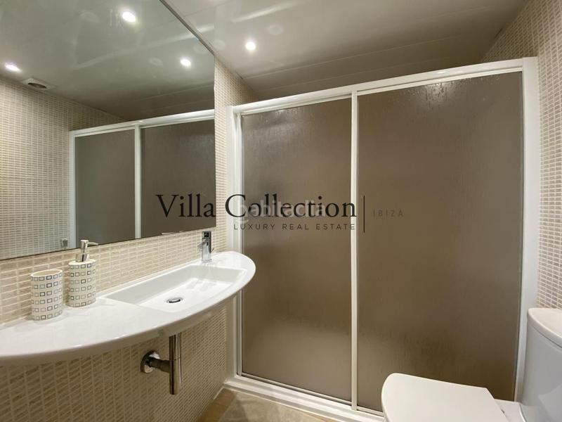 Foto 126927a3-8b8b-4692-b577-a74fdd7339dd. Piso  de 3 habitaciones con terraza, y parking en nueva , marina botafoch, en Ibiza