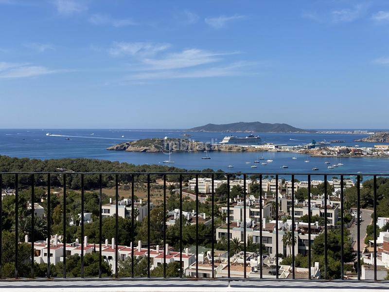 Foto 47b00649-fad5-46e1-843a-ebfb3fd02f49. Lloguer casa amb piscina a Cap Martinet Santa Eulària