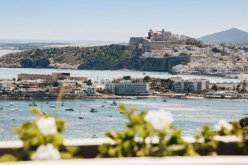 Foto 408b3bcd-070d-4128-82a8-0a368fe7d78d. Miete haus mit pool in Cap Martinet Santa Eulària