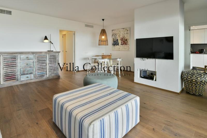 Foto 0c0378fb-693a-4530-bea5-c81347e7a38a. Piso ático de lujo en venta en marina botafoch vistas panorámicas al mar y playa de talamanca en Ibiza