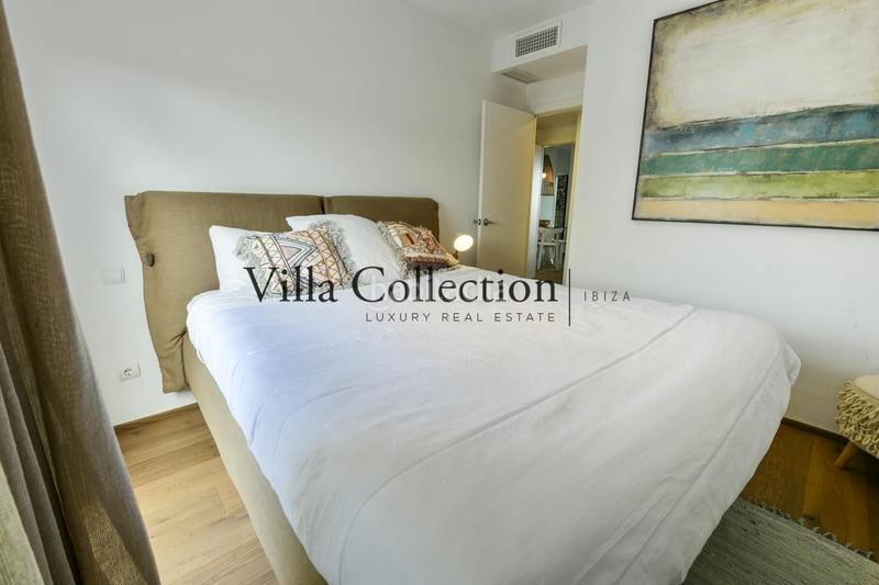 Foto 126a8148-92c5-4463-9d41-40f067ce7fbc. Piso ático de lujo en venta en marina botafoch vistas panorámicas al mar y playa de talamanca en Ibiza
