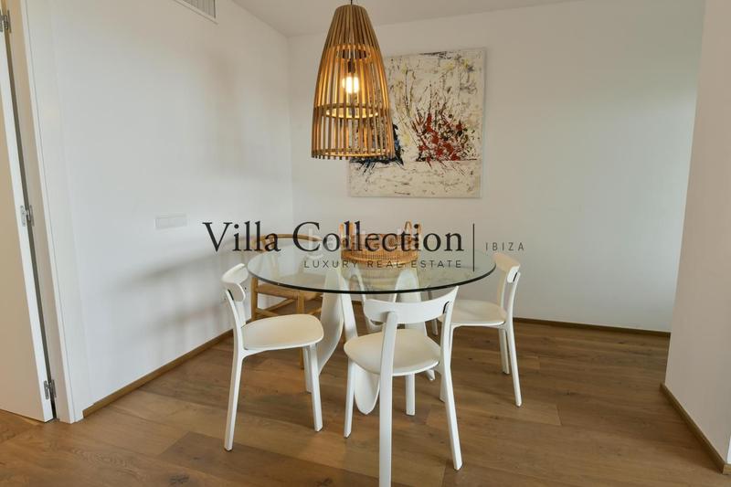 Foto 48c06204-b740-41c3-9546-7da5ad511cb9. Piso ático de lujo en venta en marina botafoch vistas panorámicas al mar y playa de talamanca en Ibiza