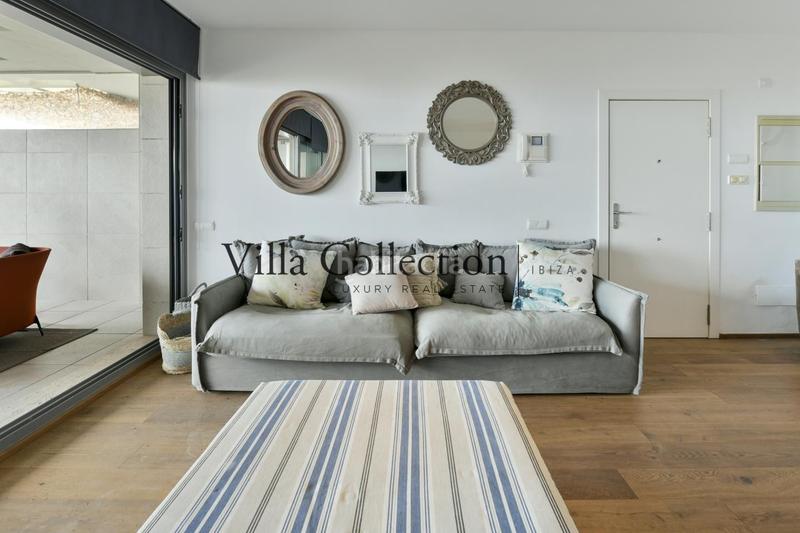 Foto a5ddf5d8-4401-4a38-9165-a75d13e12ab9. Piso ático de lujo en venta en marina botafoch vistas panorámicas al mar y playa de talamanca en Ibiza