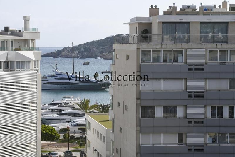 Foto ac7d8ac2-983b-4c57-9759-4928be07d4f1. Piso ático de lujo en venta en marina botafoch vistas panorámicas al mar y playa de talamanca en Ibiza