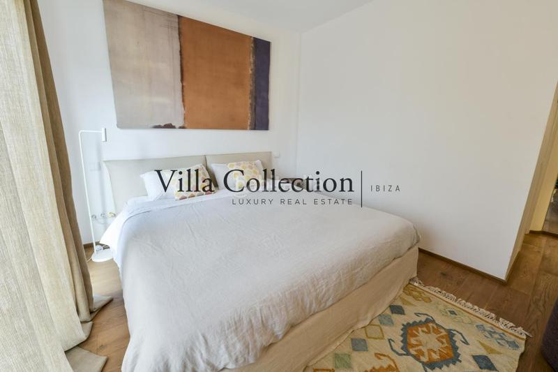 Foto c56ef194-c1ee-4b8f-a787-b8e8d4a192f6. Piso ático de lujo en venta en marina botafoch vistas panorámicas al mar y playa de talamanca en Ibiza