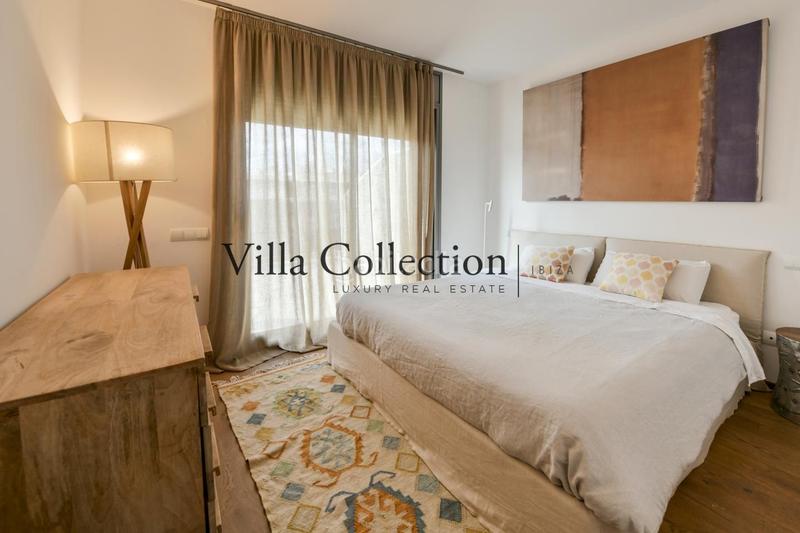 Foto e181c95c-c8a8-41f8-ad26-2f427d66cfc2. Piso ático de lujo en venta en marina botafoch vistas panorámicas al mar y playa de talamanca en Ibiza