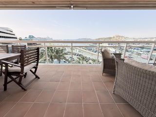 Pis  De s'illa plana. Elegante propiedad con vistas al mar en marina botafoch, ibiza