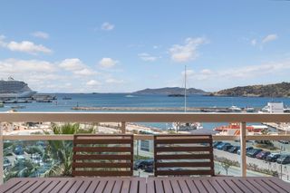 Pis  Calle de s'illa plana. Elegante propiedad con vistas al mar en marina botafoch, ibiza