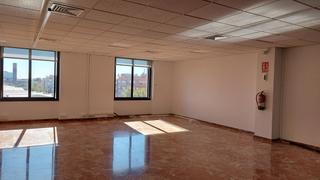 Location Bureau à Passeig dels ferrocarrils catalans 97. Oficina exterior ubicada en la tercera planta del edificio exclu