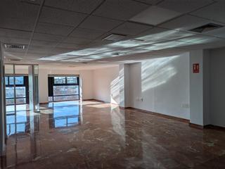 Alquiler Oficina en Passeig dels ferrocarrils catalans 97-117. Oficina disponible en alquiler en edificio de alto standing