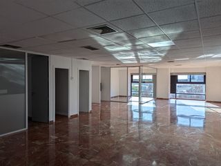 Affitto Ufficio in Passeig dels ferrocarrils catalans 97-117. Oficina disponible en alquiler en edificio de alto standing