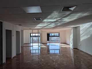 Rent Office space in Passeig dels ferrocarrils catalans 97-117. Oficina disponible en alquiler en edificio de alto standing