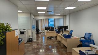 Rent Office space in Passeig dels ferrocarrils catalans 18. Oficina disponible en edificio de alto standing