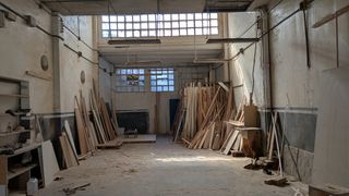 Lloguer Nau industrial a Carrer de l'estadella 48. Nave en alquiler diáfana con oficina en planta superior